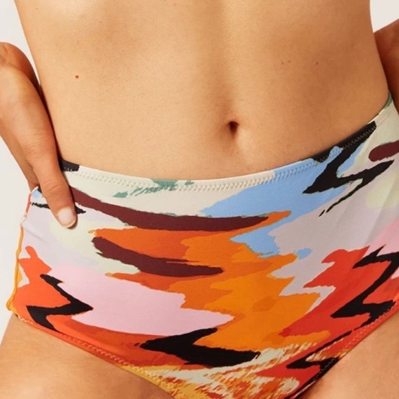 SOLID & STRIPED - Elsa Top in Distortia - Picture 4 of 6